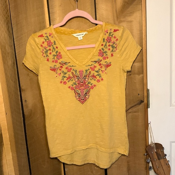 Lucky & Coco Tops - Lucky&Coco Vintage Bohemian Embroidered T-shirt